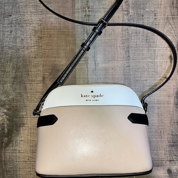 Kate Spade Purse in good condition - Picture 3 of 5